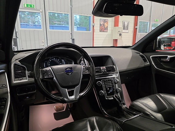 Volvo XC60 15 of 30