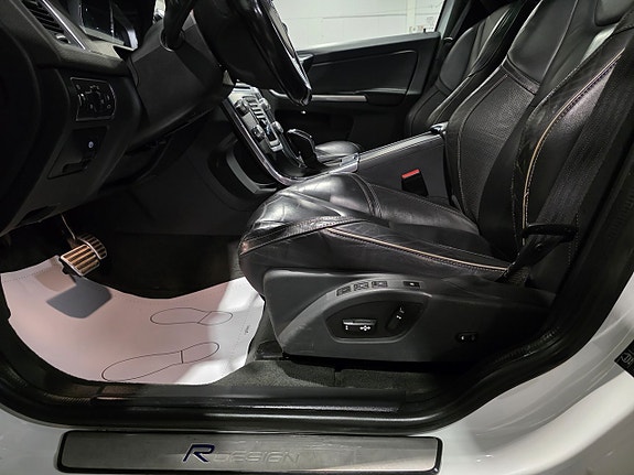 Volvo XC60 11 of 30