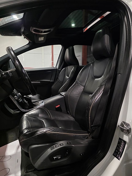 Volvo XC60 12 of 30