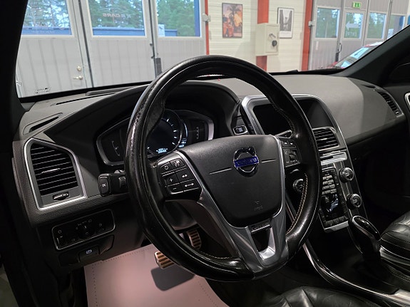 Volvo XC60 13 of 30
