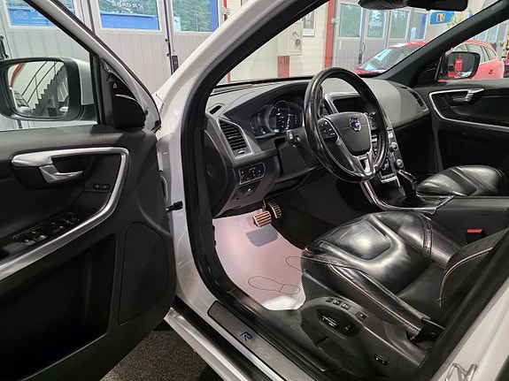 Volvo XC60 10 of 30