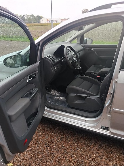 Volkswagen Touran 8 of 13