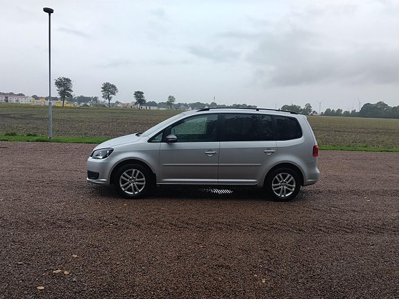 Volkswagen Touran 2 of 13