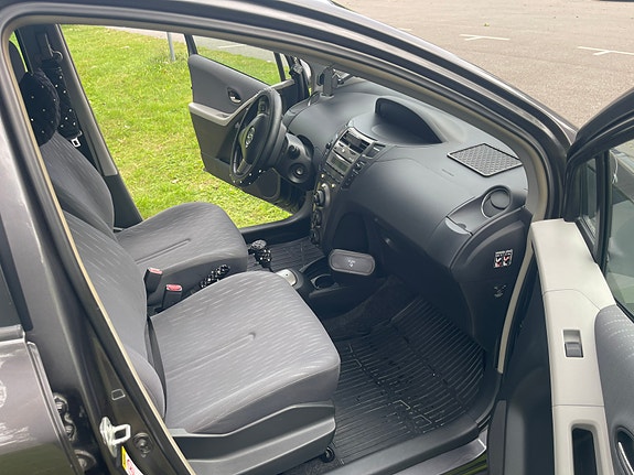 Toyota Yaris 9 of 10