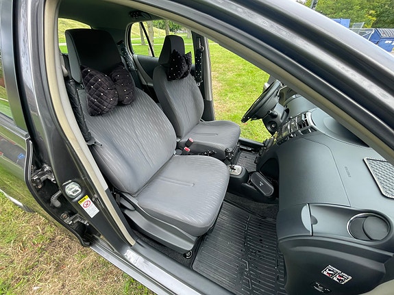 Toyota Yaris 8 of 10