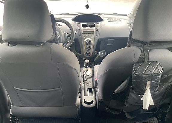 Toyota Yaris 10 of 10