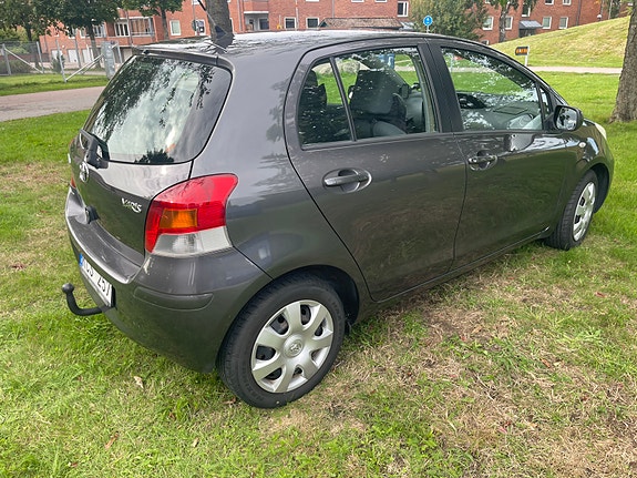 Toyota Yaris 4 of 10