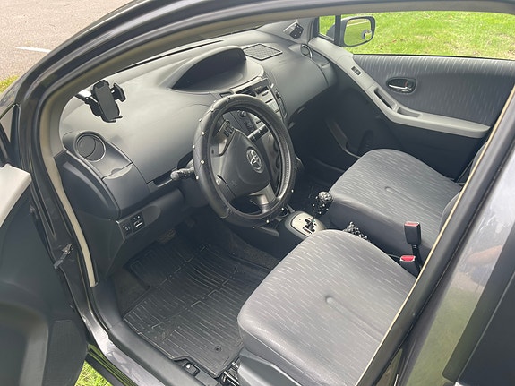 Toyota Yaris 6 of 10