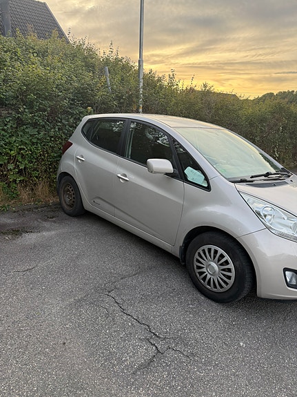 Kia Venga 2 of 6