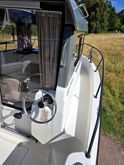 Quicksilver 605 Pilothouse Mercury F115 EFI 2020 7 of 12