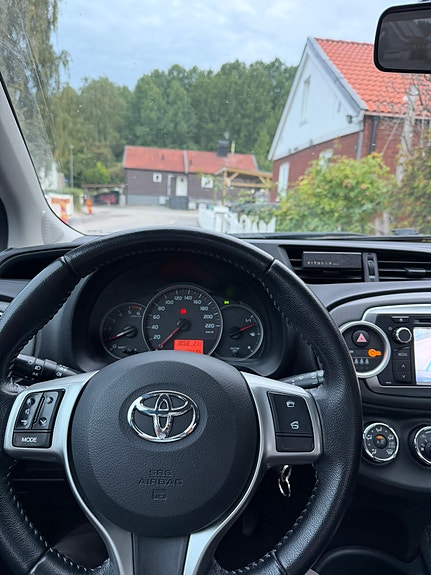 Toyota Yaris 5 of 10