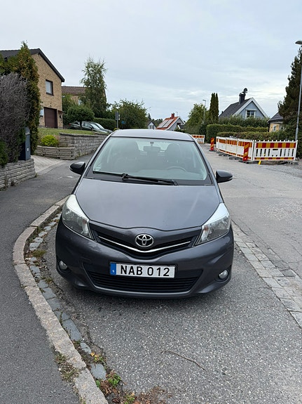 Toyota Yaris 2 of 10