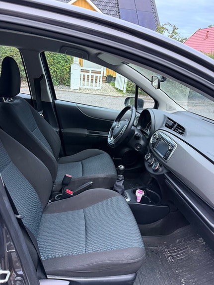 Toyota Yaris 4 of 10