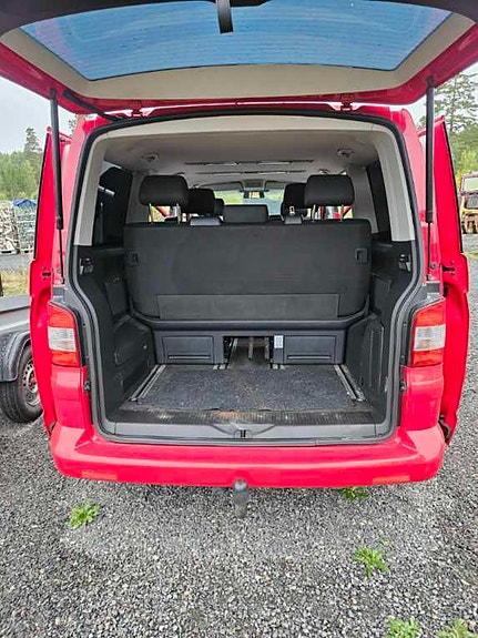 Volkswagen Multivan 6 of 9