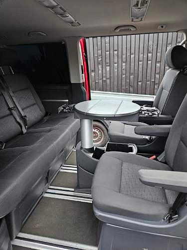 Volkswagen Multivan 3 of 9