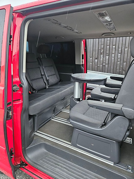 Volkswagen Multivan 4 of 9