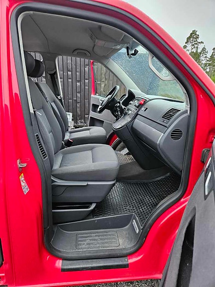 Volkswagen Multivan 9 of 9