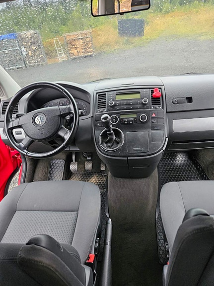 Volkswagen Multivan 5 of 9