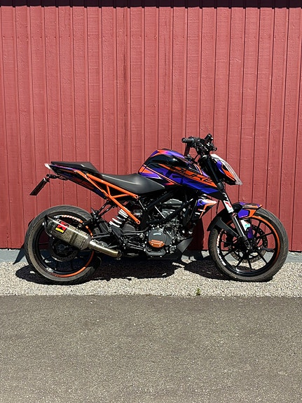 KTM 125 Duke 3 of 12