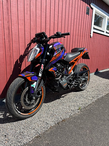 KTM 125 Duke 7 of 12
