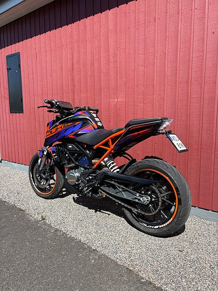 KTM 125 Duke 9 of 12