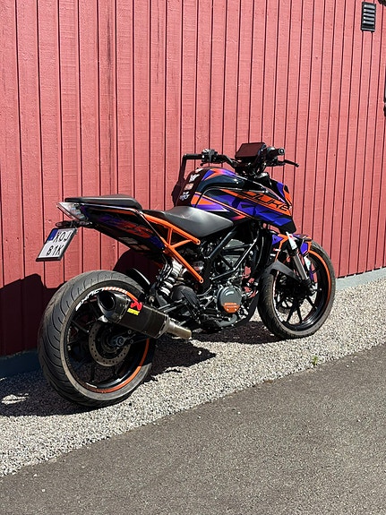 KTM 125 Duke 2 of 12