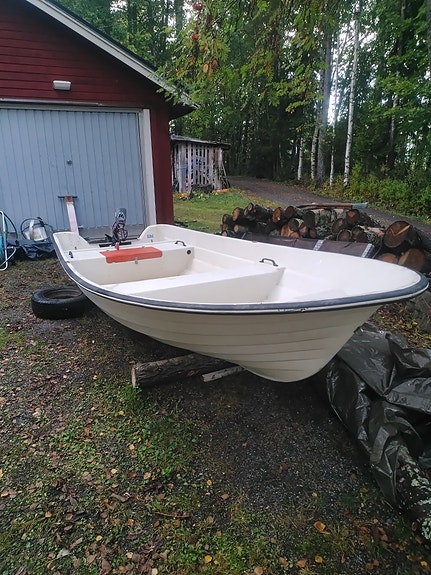 Örnvik 435 med Yamaha elmotor. 2 of 7