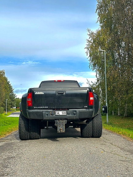 Chevrolet Silverado 3500 3 of 6
