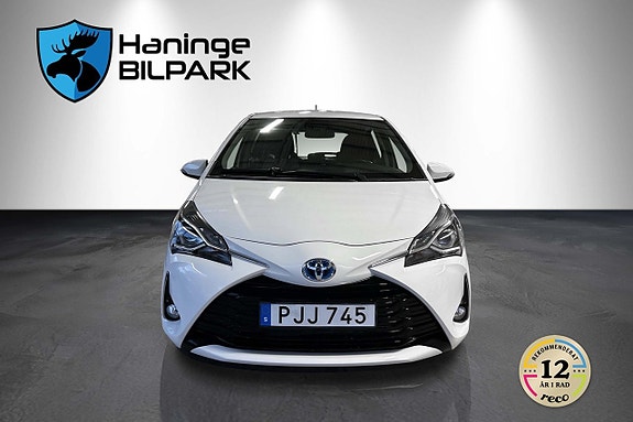 Toyota Yaris 3 of 28
