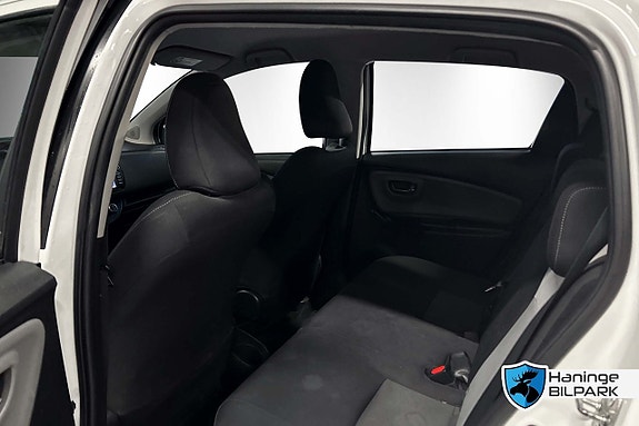 Toyota Yaris 24 of 28