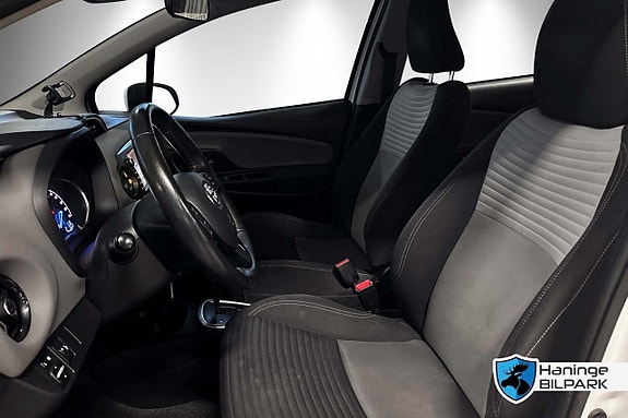 Toyota Yaris 11 of 28
