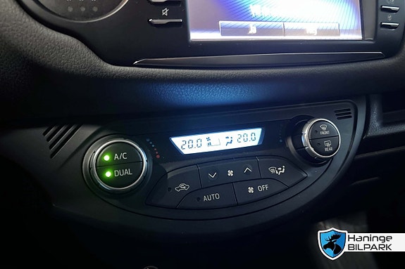 Toyota Yaris 16 of 28