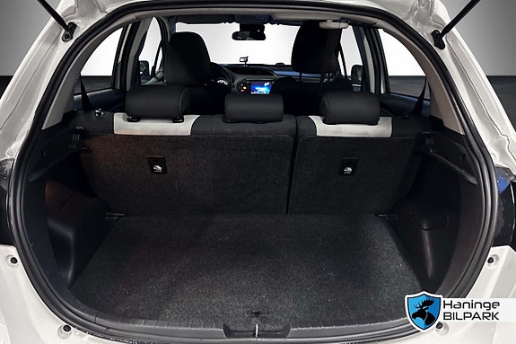 Toyota Yaris 26 of 28