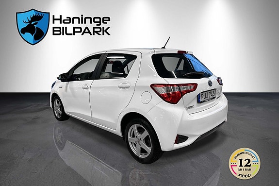 Toyota Yaris 9 of 28