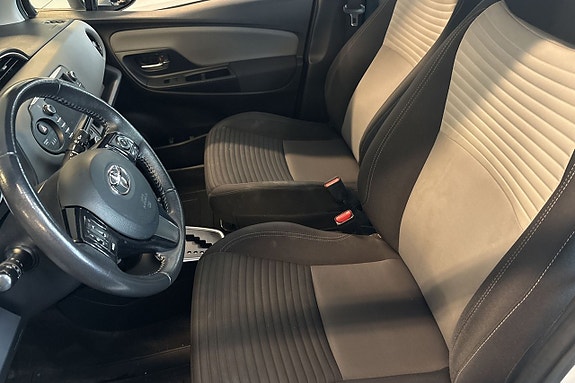 Toyota Yaris 11 of 28