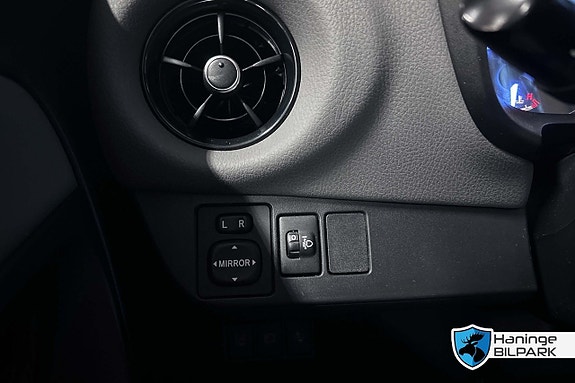 Toyota Yaris 22 of 28