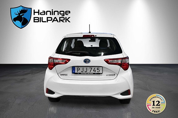 Toyota Yaris 8 of 28