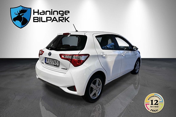 Toyota Yaris 6 of 28