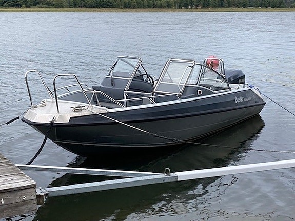 Buster Magnum -11 Yamaha F 225 endast 245 timmar