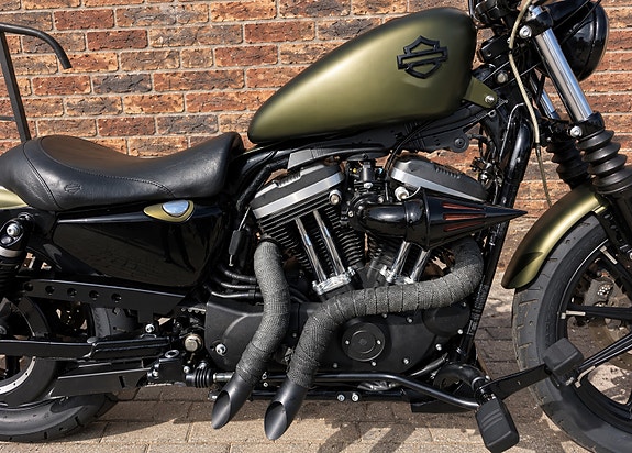 Harley-Davidson Sportster xl 883 iron 2 of 5