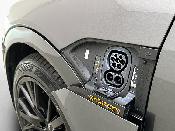 Audi e-tron 12 of 30