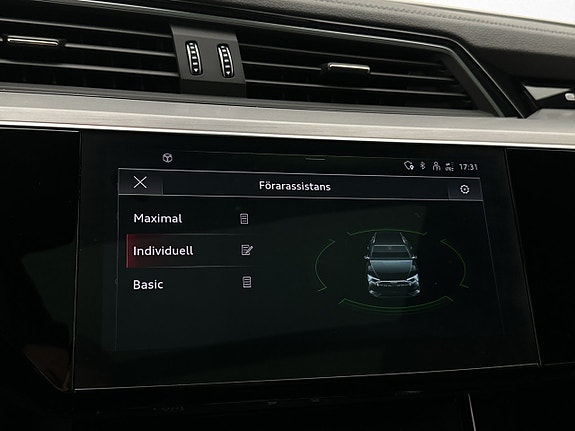 Audi e-tron 26 of 30