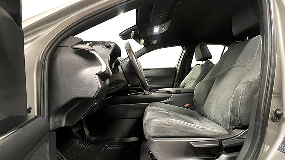 Lexus UX250h 10 of 22
