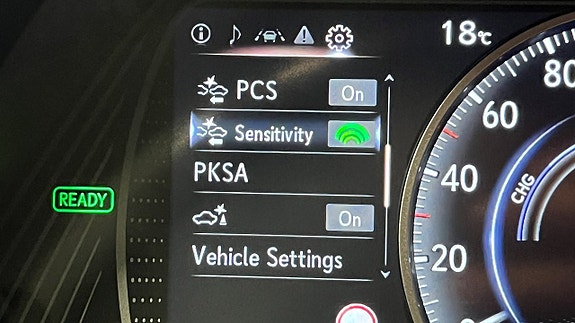 Lexus UX250h 20 of 22