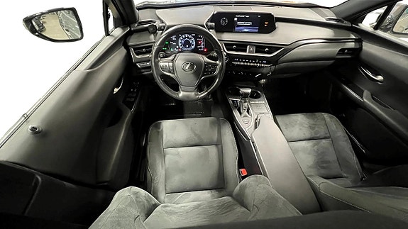 Lexus UX250h 7 of 22