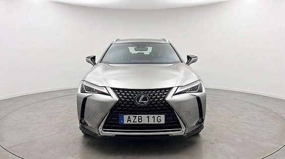 Lexus UX250h 2 of 22