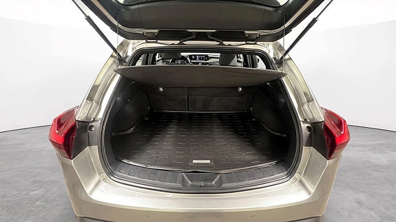 Lexus UX250h 12 of 22