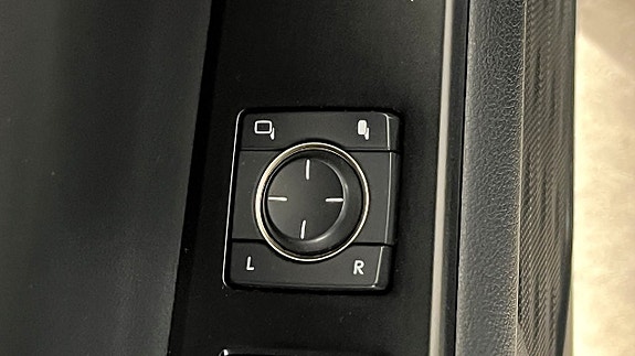 Lexus UX250h 21 of 22