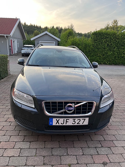 Volvo V70 3 of 7