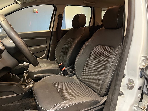 Dacia Duster 11 of 17